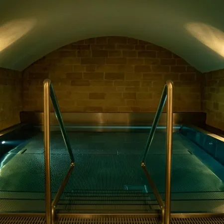 Moderne Altbauwohnung Im Zentrum Von Mit Wellness דירה *