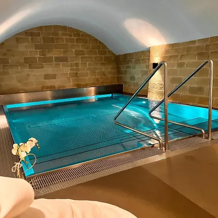 Moderne Altbauwohnung Im Zentrum Von Mit Wellness דירה *